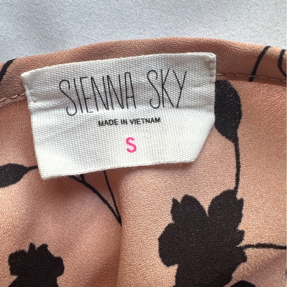 Sienna Sky Floral Top - Picture 5 of 5